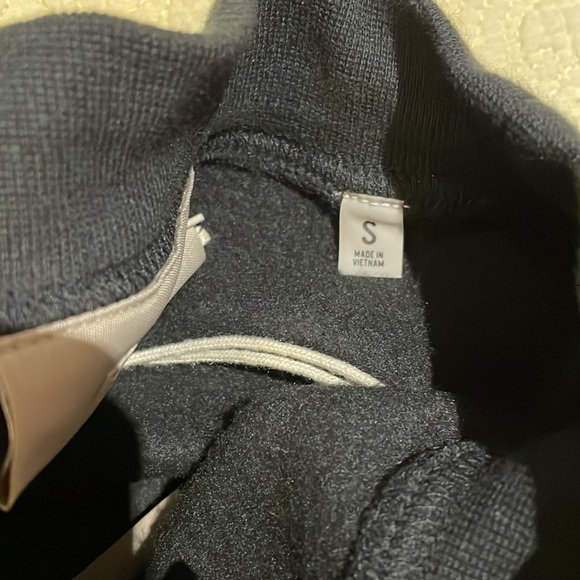 Essentials Men’s Crewneck - Picture 4 of 5